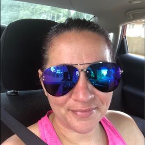 Meet your Posher, Leeann